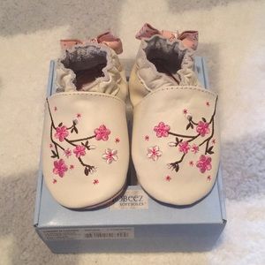BNIB Robeez 6-12 months mocassins
